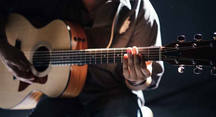 Astuce : apprendre la guitare avec des outils gratuits